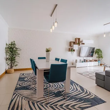 Farol Place נאזרה