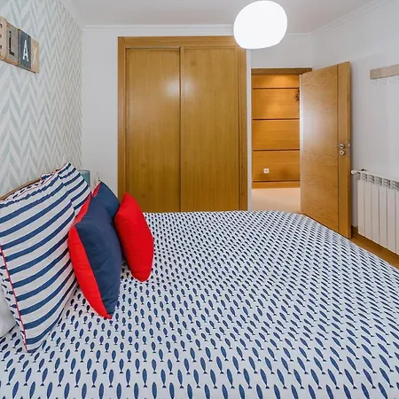 Farol Place נאזרה